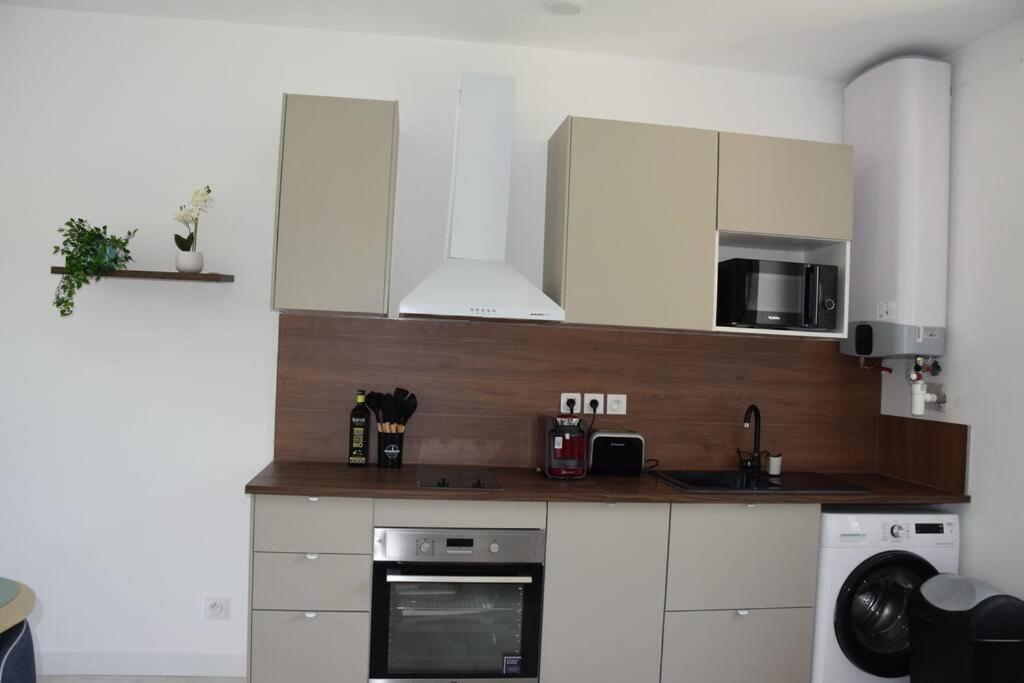 Ferienwohnung Elegant T2 A Bron, Tramway A 2Min, Box Parking, 4Personnes Exterior foto